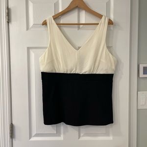 Classic black and ivory fitted top from torrid size 0